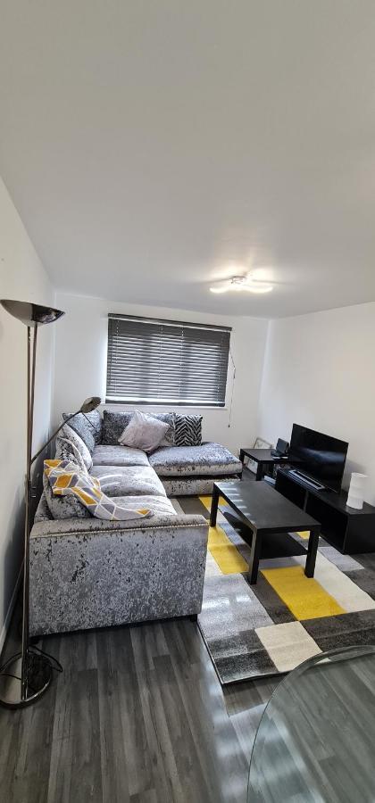 1 Bedroom Service Apartment With Netflix Уэст-Таррок Экстерьер фото