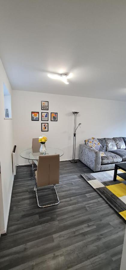 1 Bedroom Service Apartment With Netflix Уэст-Таррок Экстерьер фото
