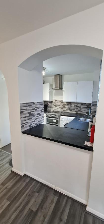 1 Bedroom Service Apartment With Netflix Уэст-Таррок Экстерьер фото