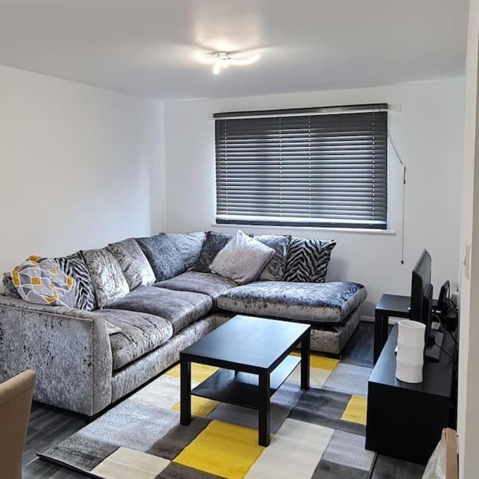 1 Bedroom Service Apartment With Netflix Уэст-Таррок Экстерьер фото