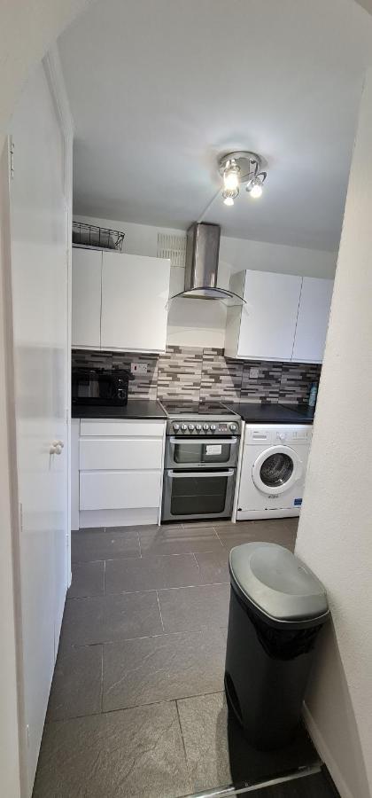 1 Bedroom Service Apartment With Netflix Уэст-Таррок Экстерьер фото