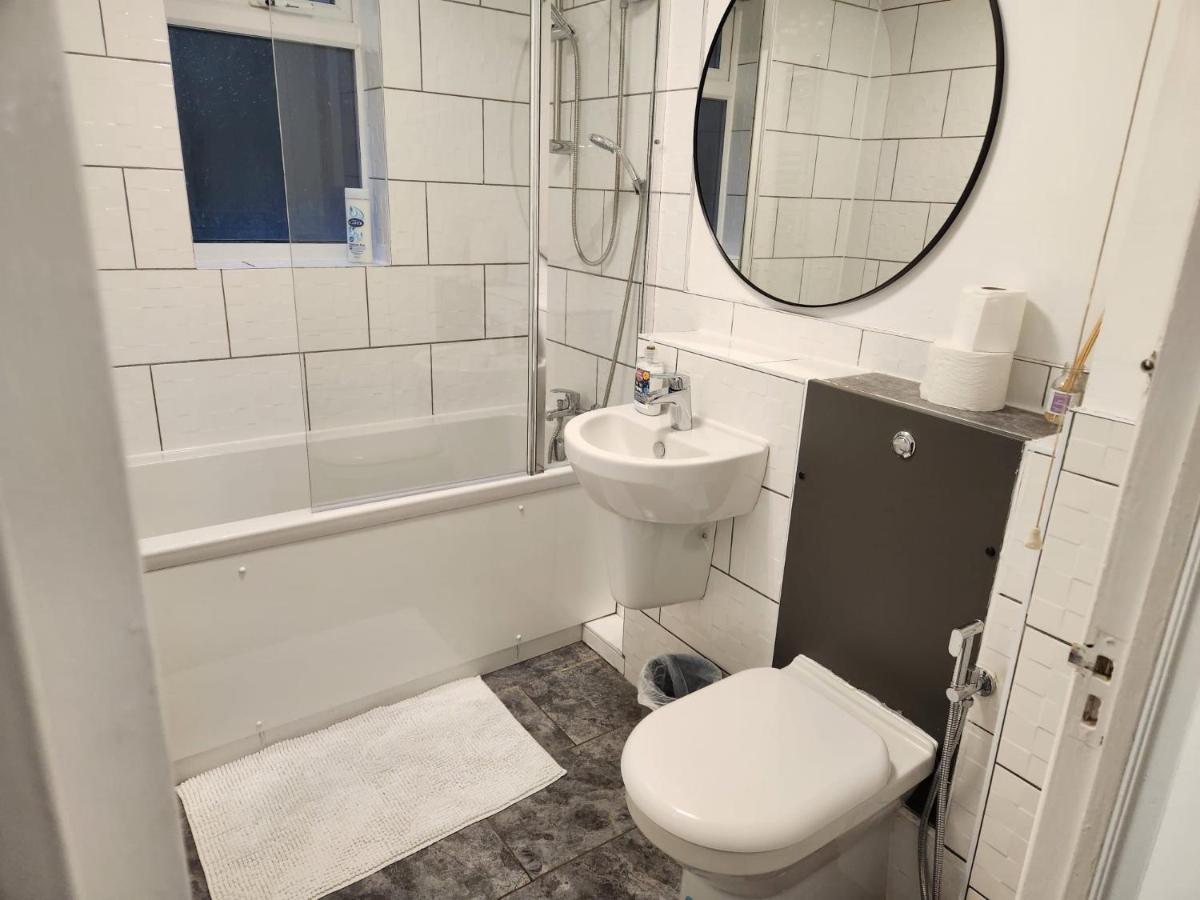 1 Bedroom Service Apartment With Netflix Уэст-Таррок Экстерьер фото