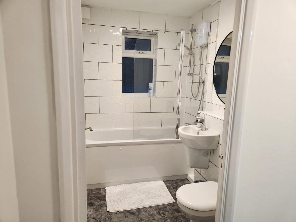 1 Bedroom Service Apartment With Netflix Уэст-Таррок Экстерьер фото