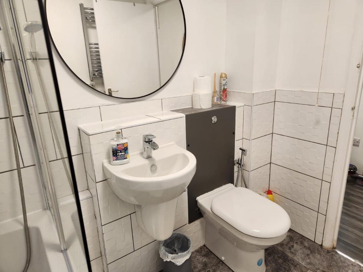 1 Bedroom Service Apartment With Netflix Уэст-Таррок Экстерьер фото