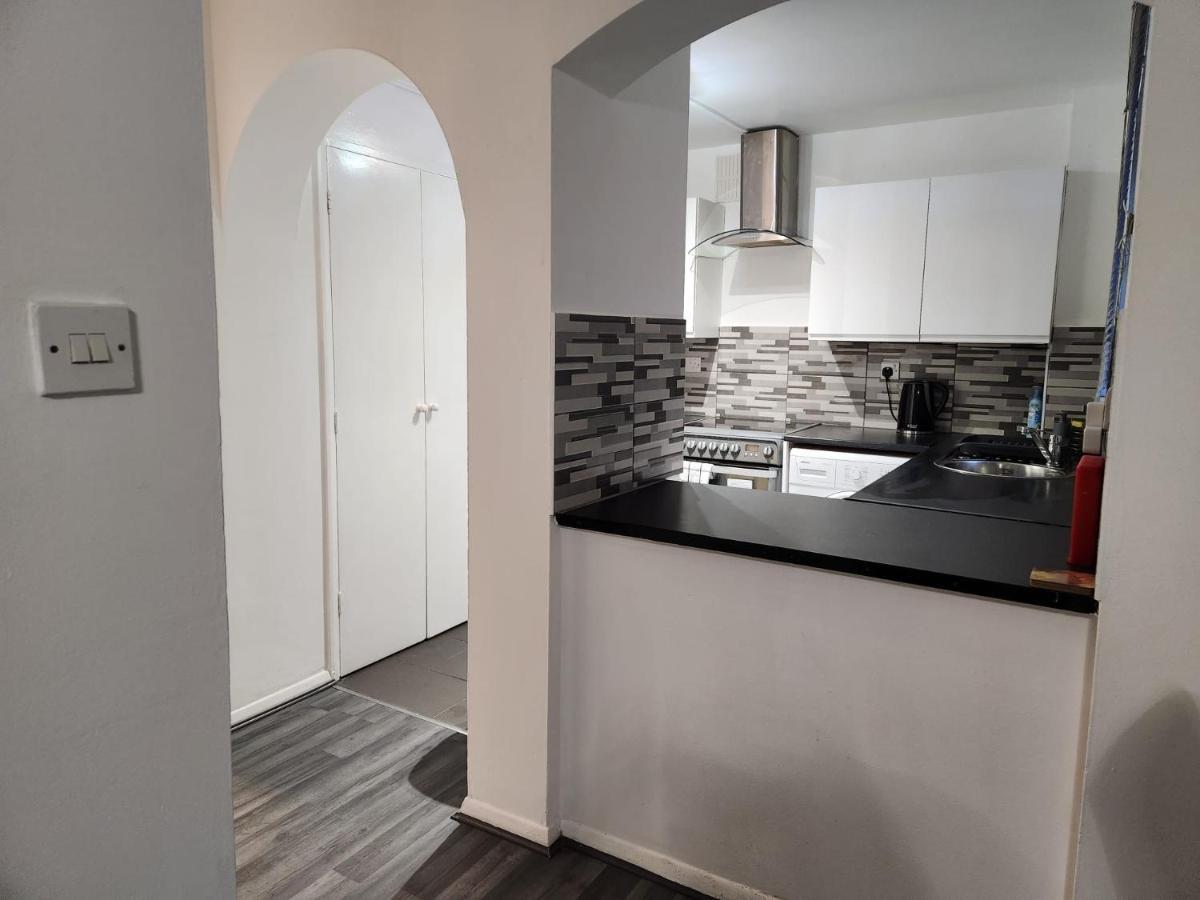 1 Bedroom Service Apartment With Netflix Уэст-Таррок Экстерьер фото