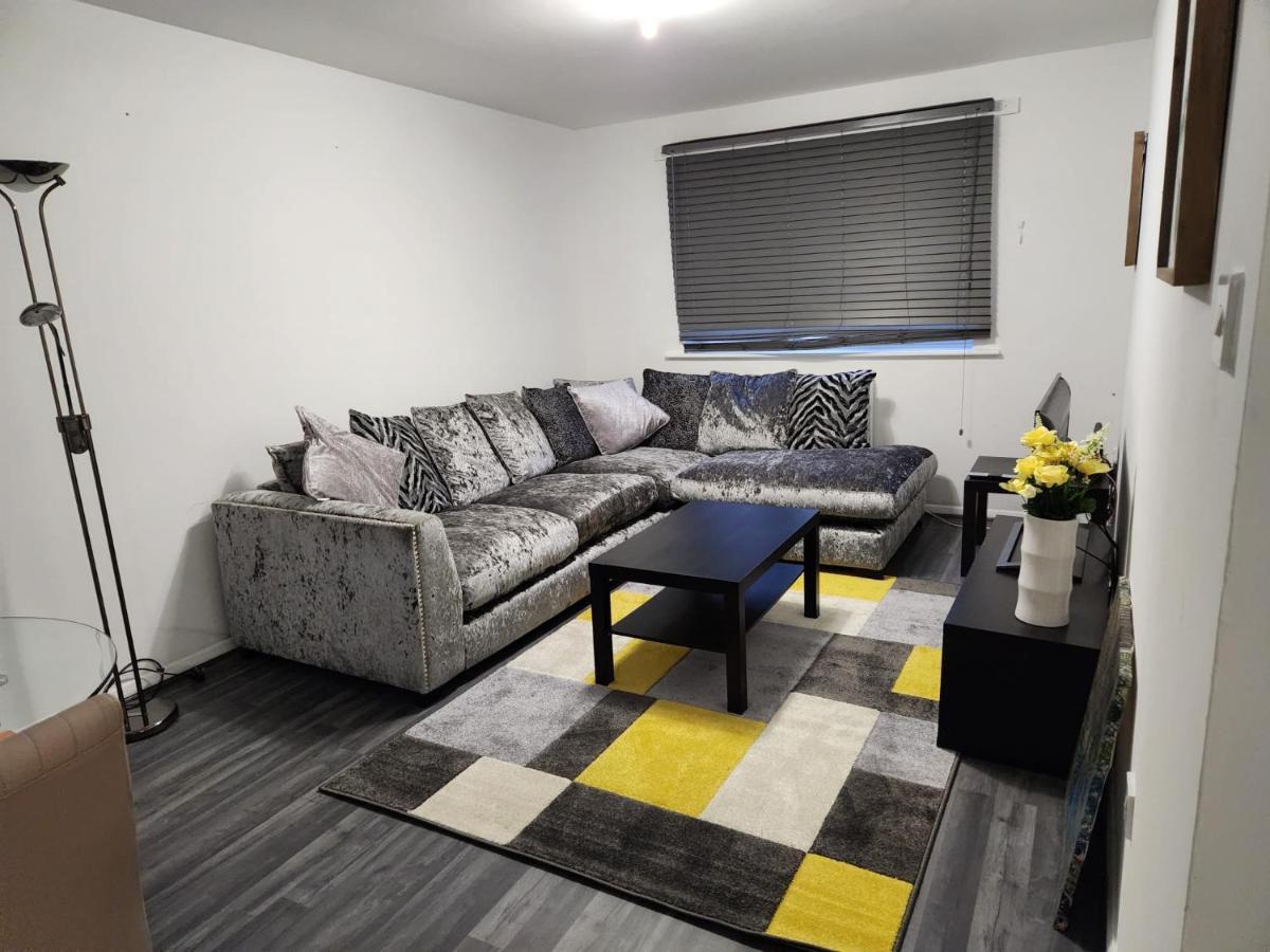 1 Bedroom Service Apartment With Netflix Уэст-Таррок Экстерьер фото