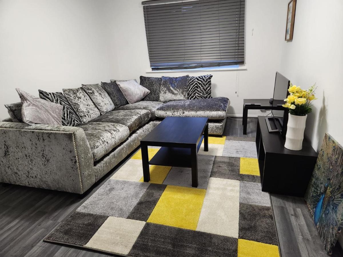 1 Bedroom Service Apartment With Netflix Уэст-Таррок Экстерьер фото