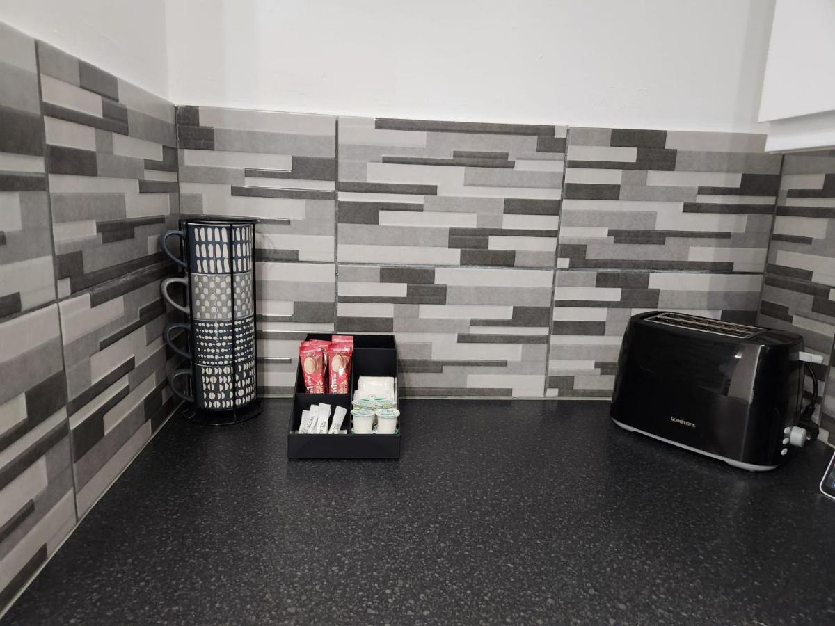 1 Bedroom Service Apartment With Netflix Уэст-Таррок Экстерьер фото